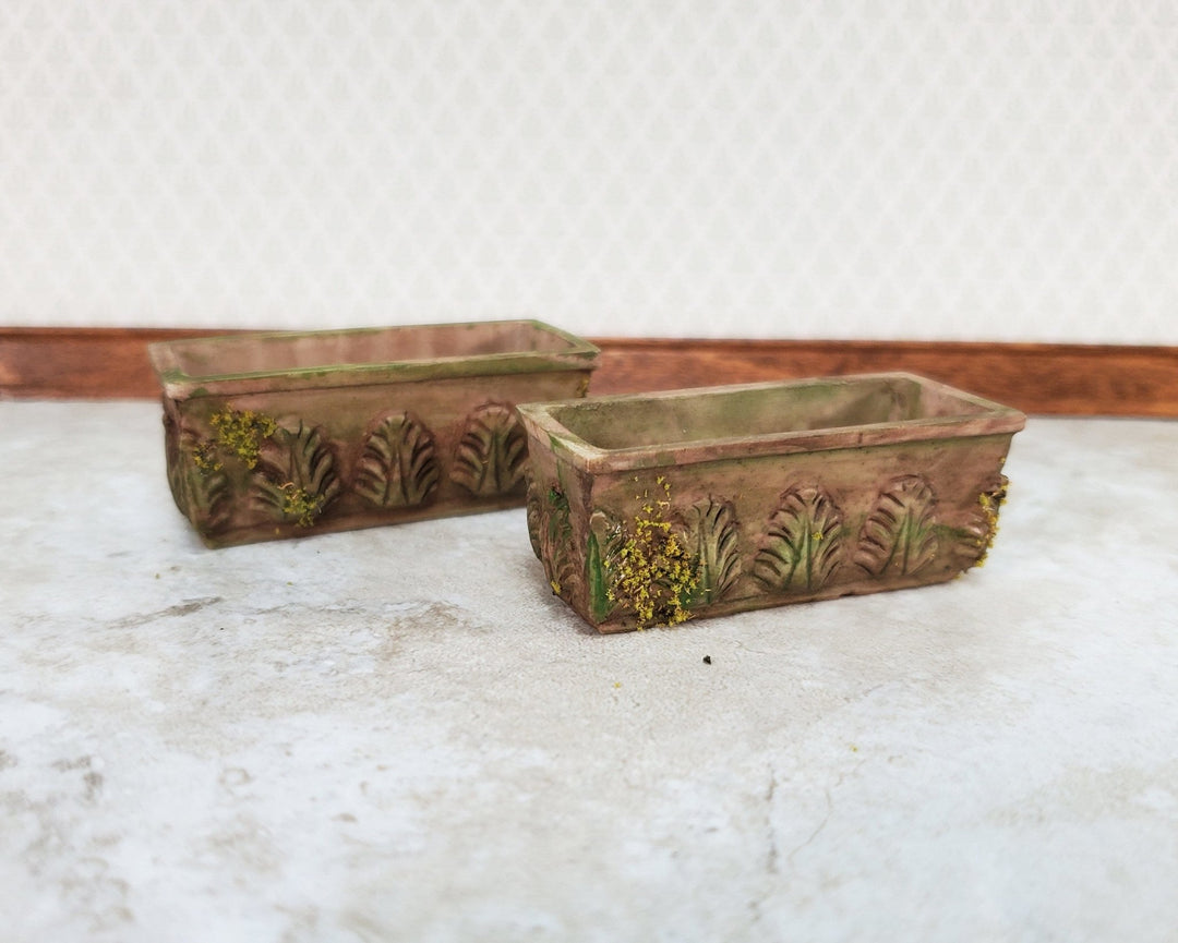 Dollhouse Garden Planters Aged Pots with Moss Set of 2 1:12 Scale A1006B - Miniature Crush