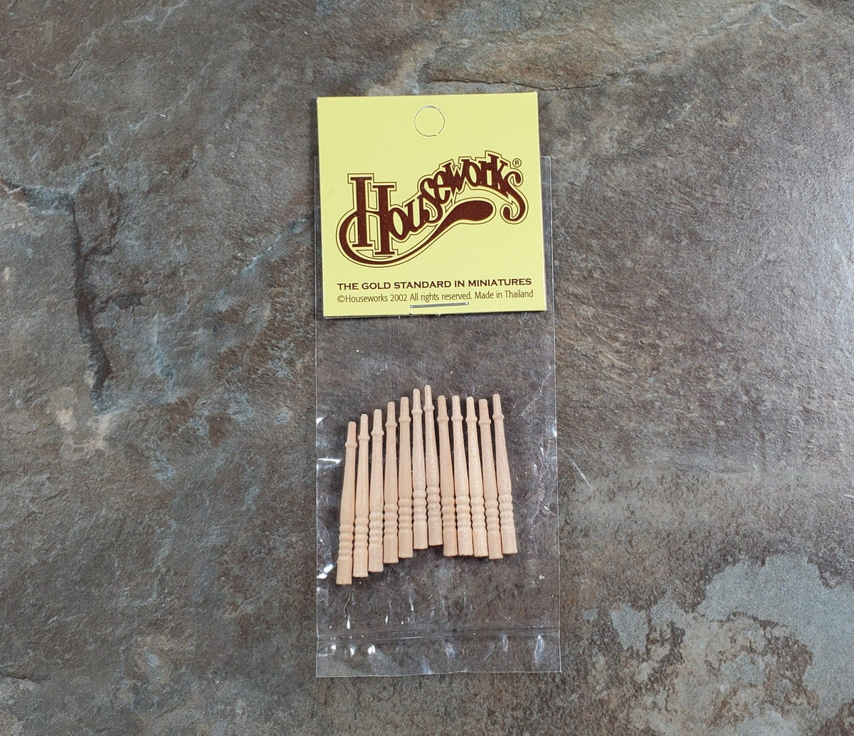 Dollhouse Table In 1:12 Scale. Oval Miniature Table - Inspire Uplift - Foto 13