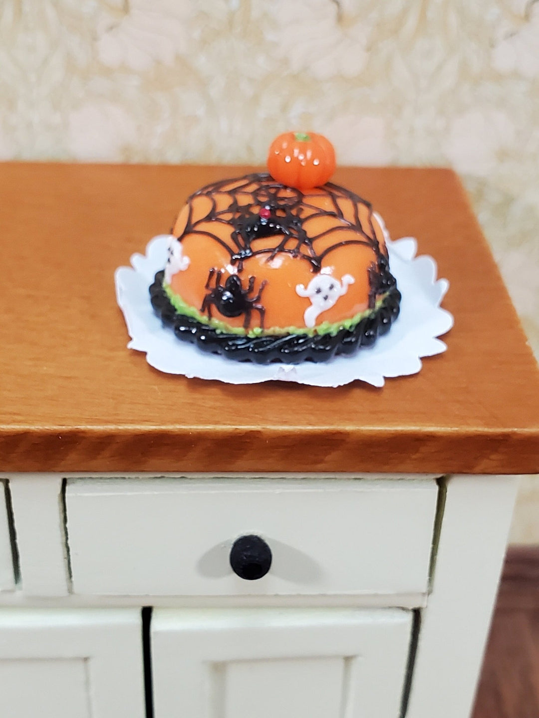 Dollhouse Halloween Cake Round 1:12 Miniature Food Spiders and Ghosts - Miniature Crush