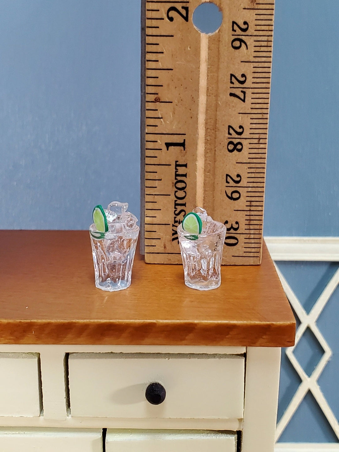 Dollhouse Ice Water or Vodka on the Rocks with Lime Slice 2 Glasses 1:12 Scale Miniature - Miniature Crush