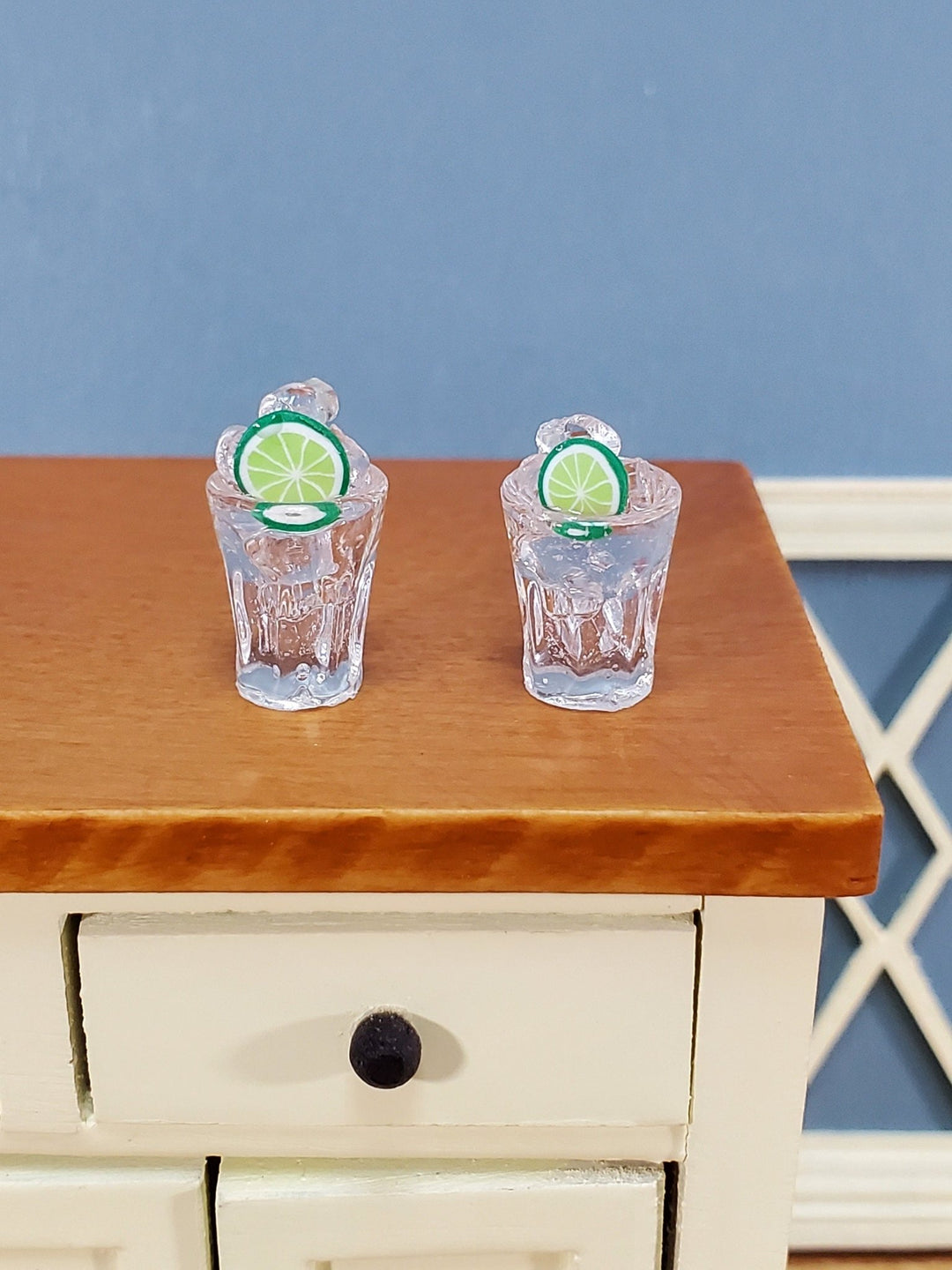Dollhouse Ice Water or Vodka on the Rocks with Lime Slice 2 Glasses 1:12 Scale Miniature - Miniature Crush