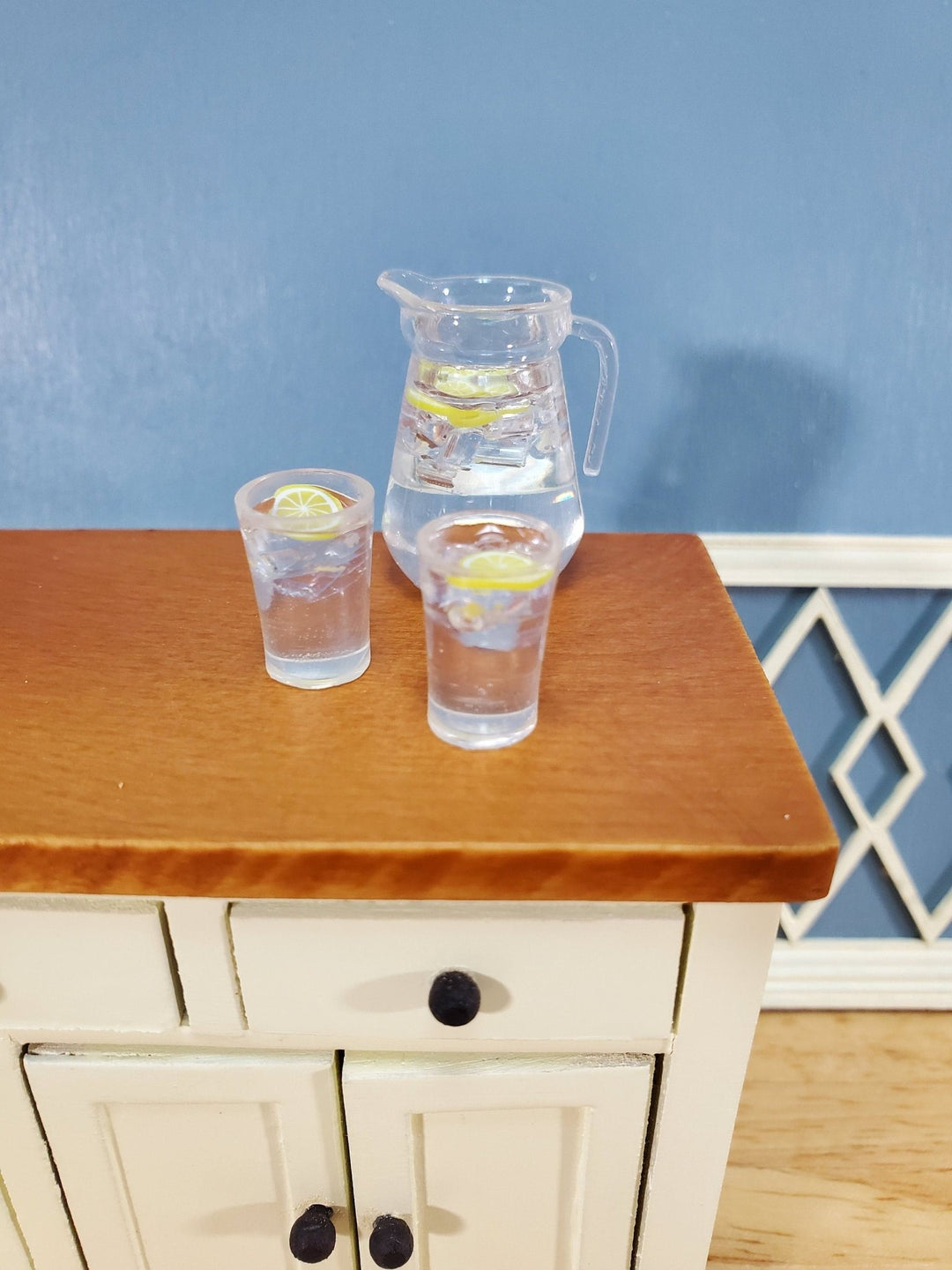 Dollhouse Large Pitcher of Ice Water & 2 Glasses with Lemons Miniature - Miniature Crush