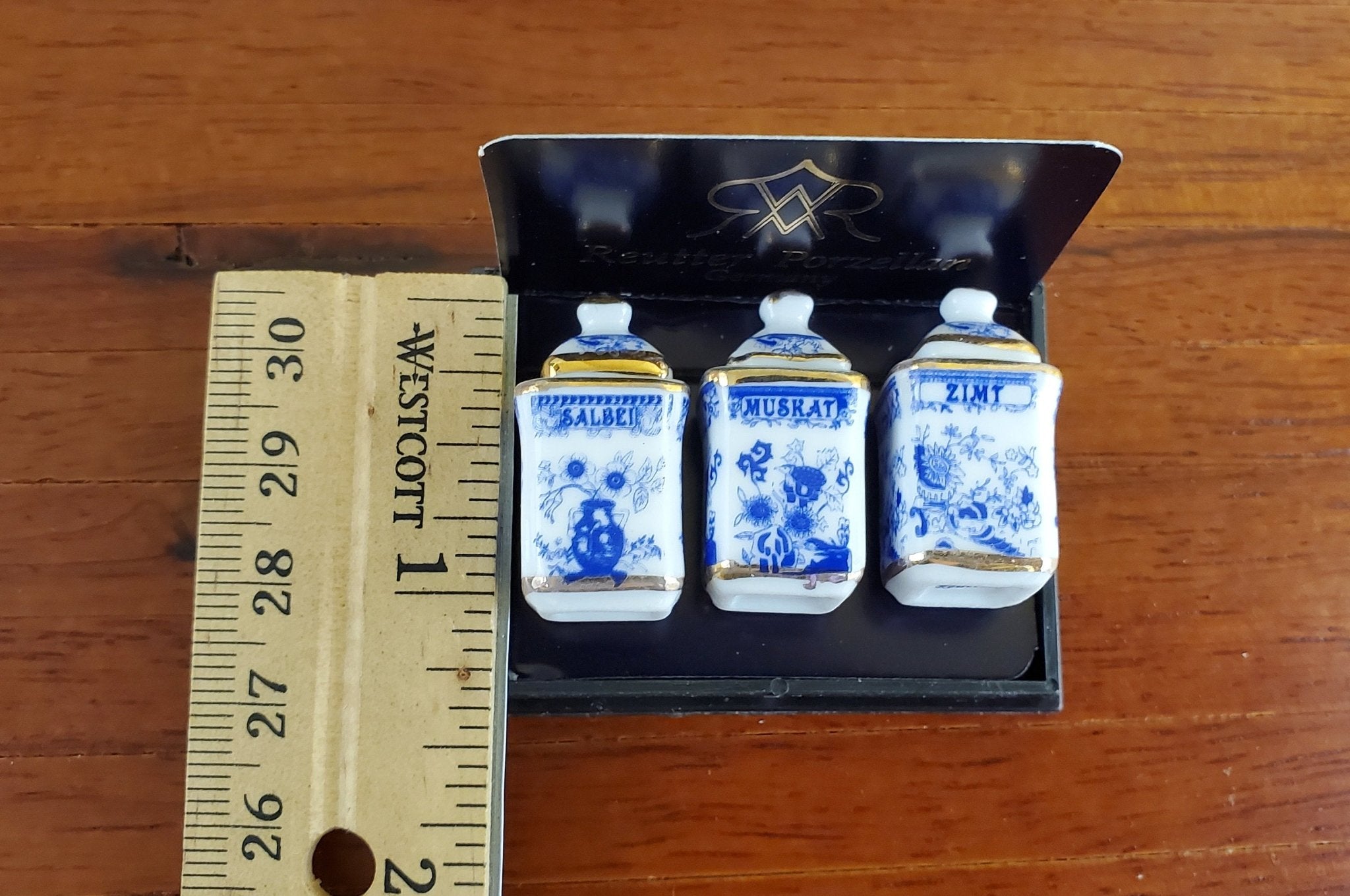 Reutter hotsell dollhouse miniatures