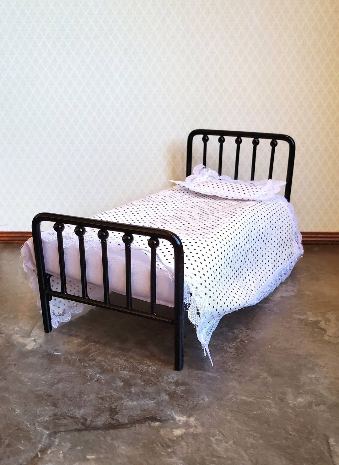 Dollhouse Miniature Bed Black Metal with Mattress Pillow Blanket 1:12 Scale Furniture - Miniature Crush