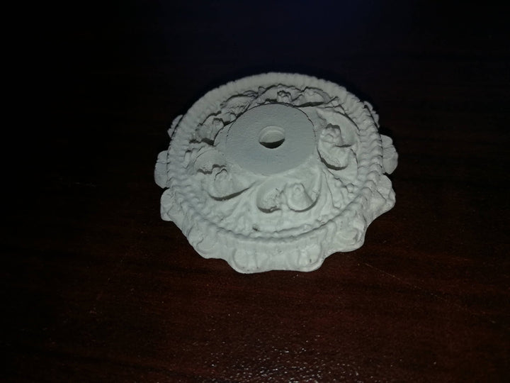 Dollhouse Miniature Ceiling Rose Medallion Small Plaster Resin 1:12 Scale 1 1/2" - Miniature Crush