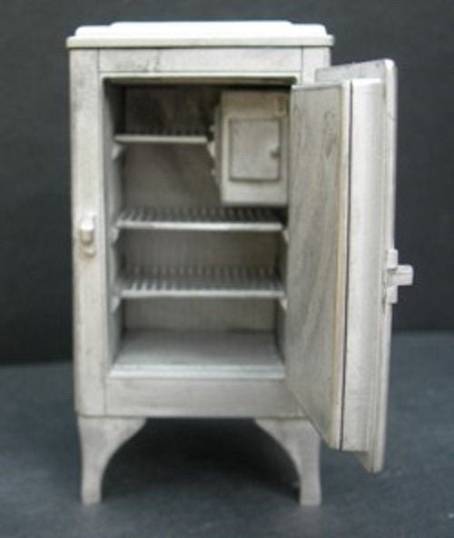 Dollhouse Miniature Gas Refrigerator Fridge 1930s 40s Metal Kit 1:12 Scale Phoenix Models - Miniature Crush