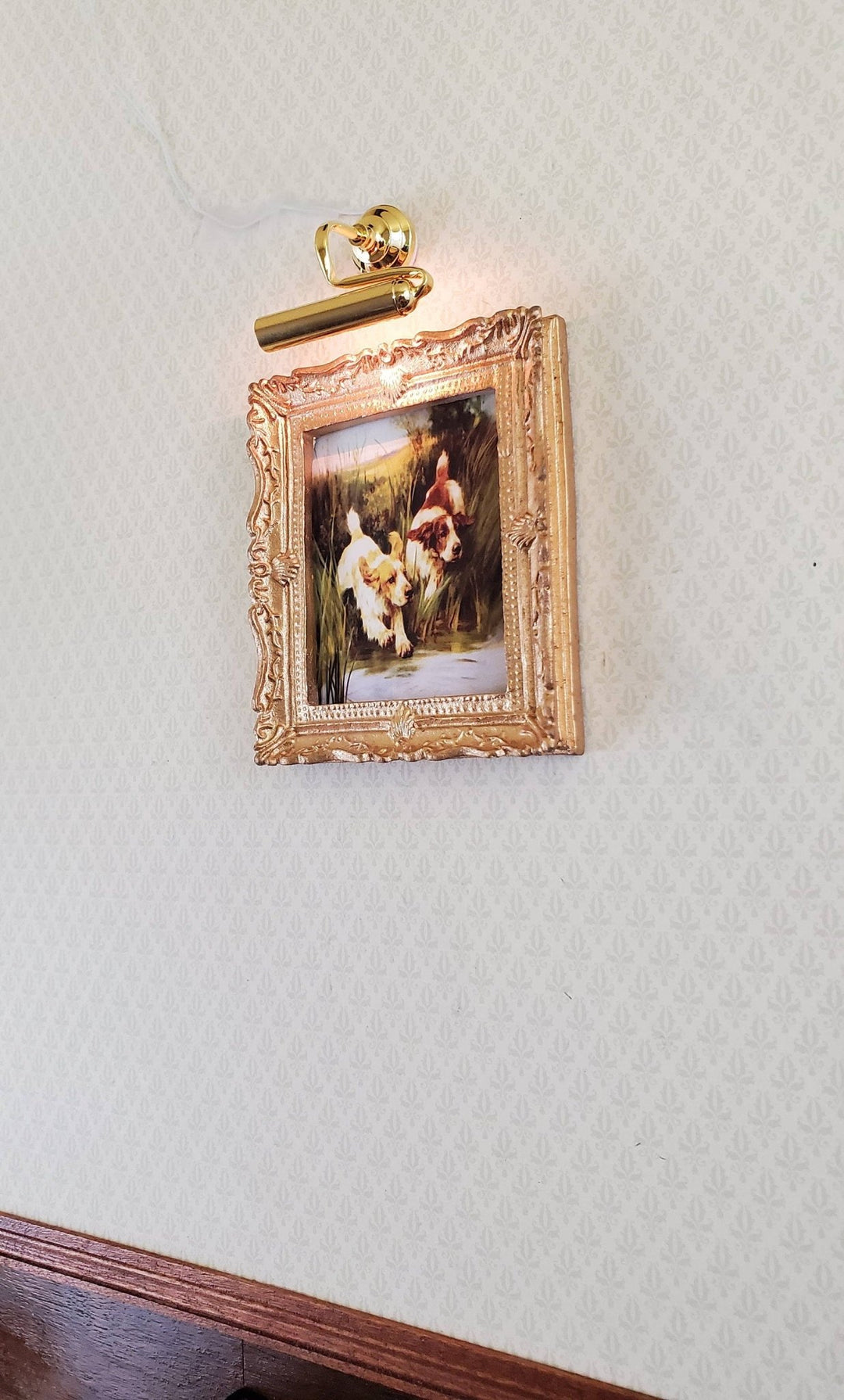 Dollhouse Picture Light Gold 12 Volt with Plug 1:12 Scale Miniature Lamp - Miniature Crush