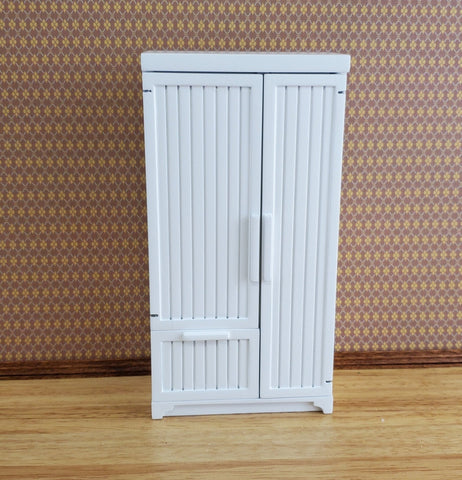 JBM Dollhouse Miniature Refrigerator White 1:12 Scale Kitchen Fridge - Miniature Crush