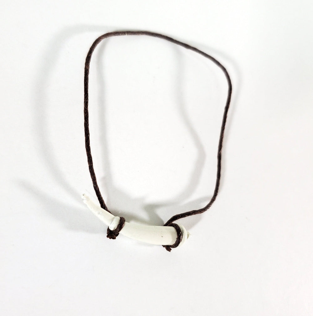 Miniature Power Horn with Strap Painted Metal 1:12 Scale Decor Accessories - Miniature Crush