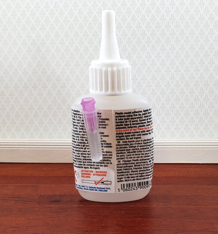 Roket Plastic Glue Adhesive Deluxe Materials 30 ml with Fine Point Applicator - Miniature Crush