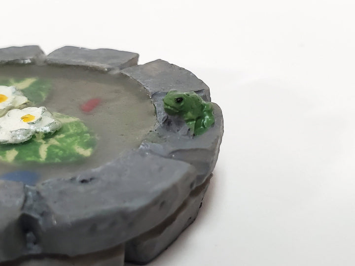 Small Miniature Garden Pond Pool with Frog & Water Lilies Resin 1:12 Scale Dollhouse - Miniature Crush